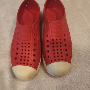 Native Jefferson Red Slip-On Shoes J2